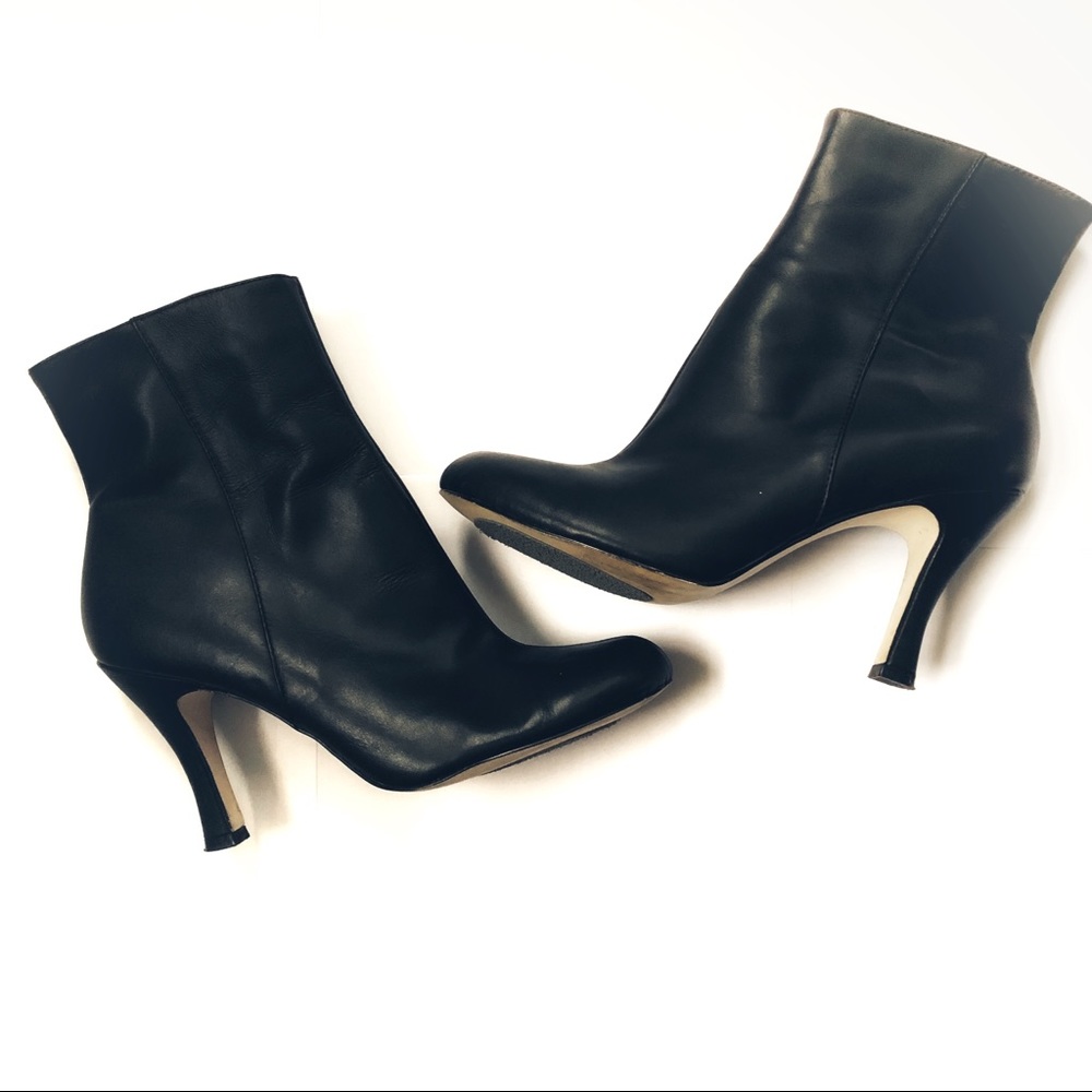 Daisy Fuentes Black Booties